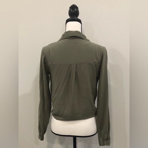 Forever 21 Cropped Blouse - Picture 3 of 3